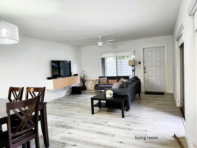 Foto del edificio - 575 NW 98th Ave