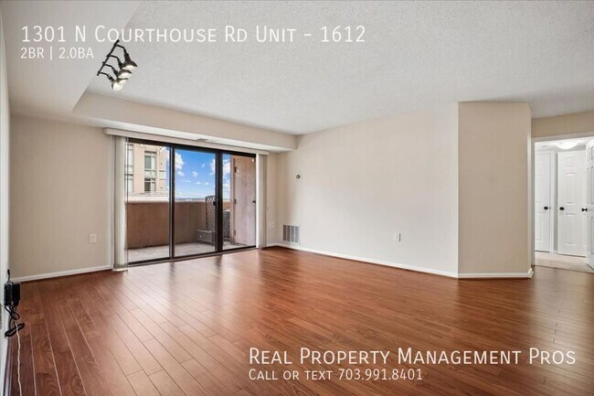 Foto del edificio - 1301 N Courthouse Rd