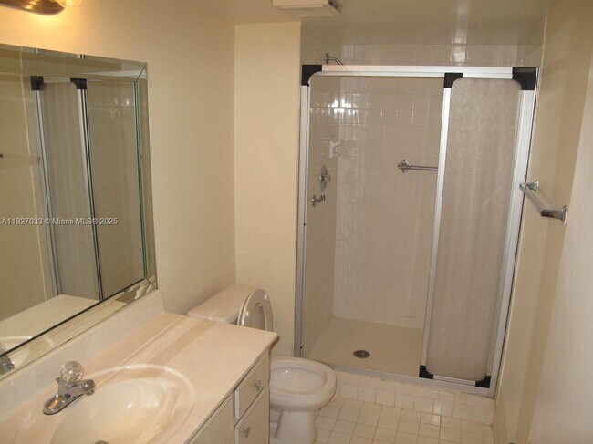 Foto del edificio - 7210 Lake Cir Dr