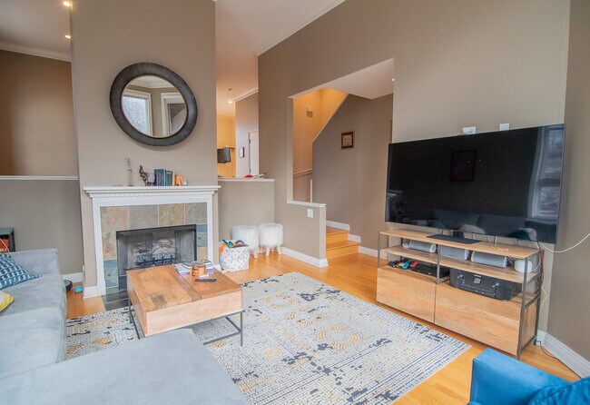 Building Photo - 2635 N Hartland Ct