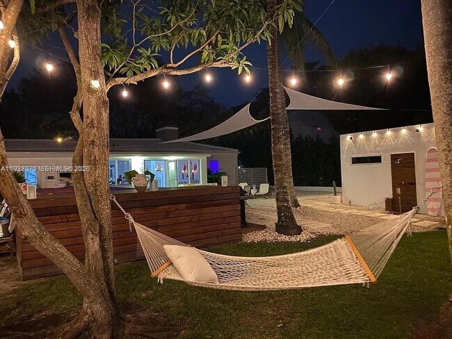 Foto del edificio - 256 NE 85th St