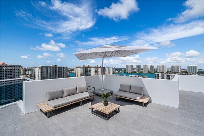 Foto del edificio - 17550 Collins Ave