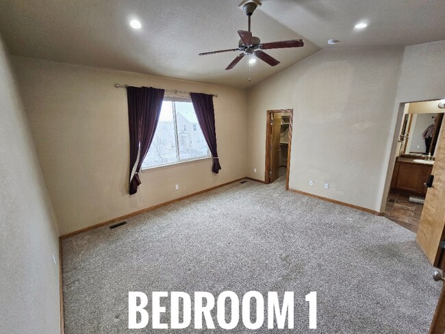 Foto del edificio - 2225 Bucolo Ave