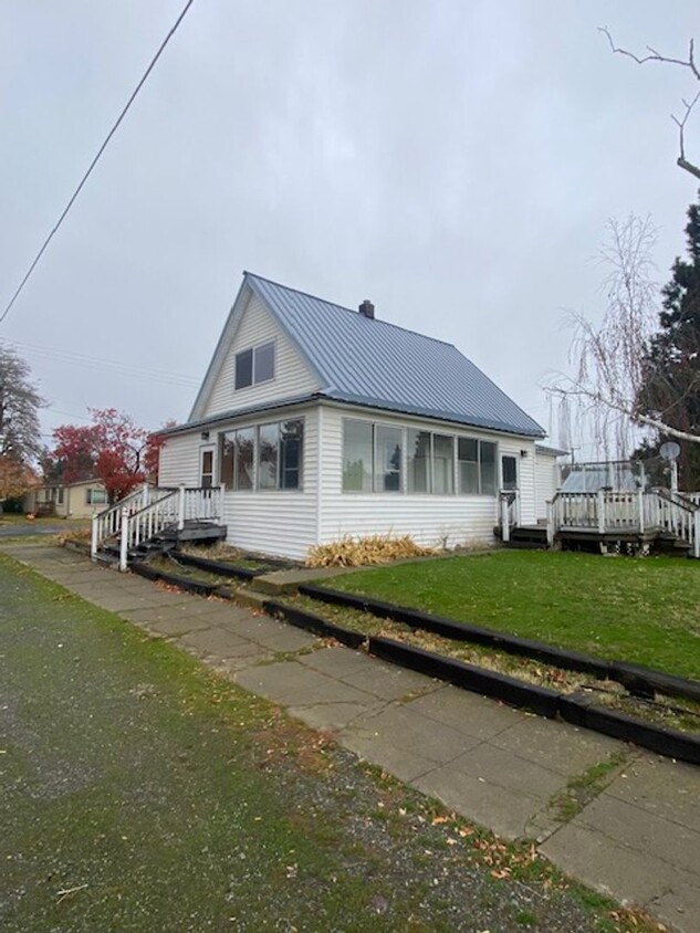 Primary Photo - South Cle Elum Bungalow