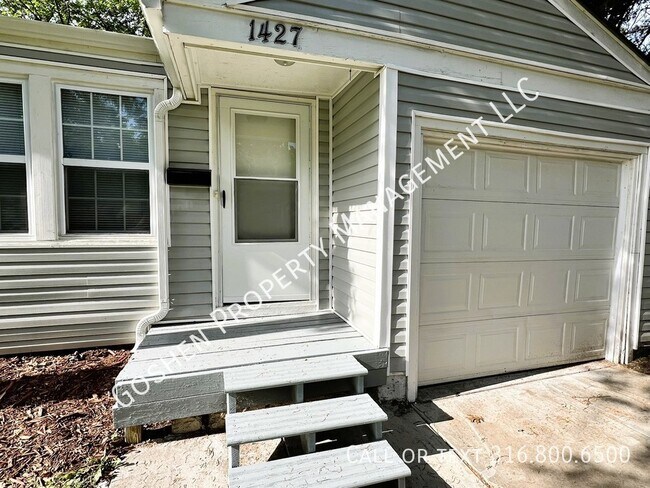 Building Photo - 2 Bedrooms 1 bath