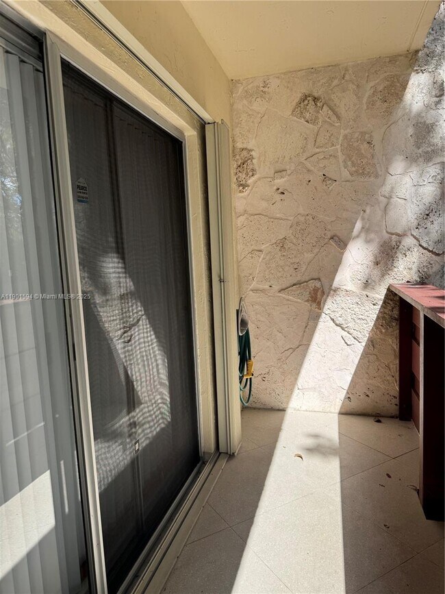 Building Photo - 1205 Mariposa Ave