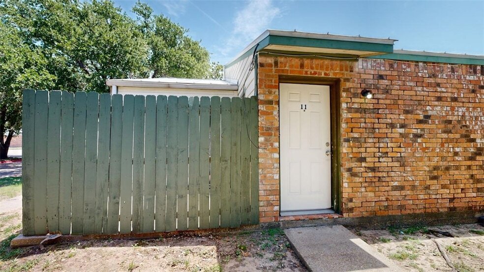 Foto principal - 725 Peppertree Dr
