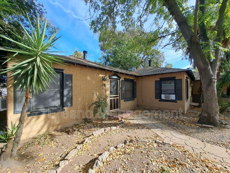 Primary Photo - 2524-2540 N Maroa Ave