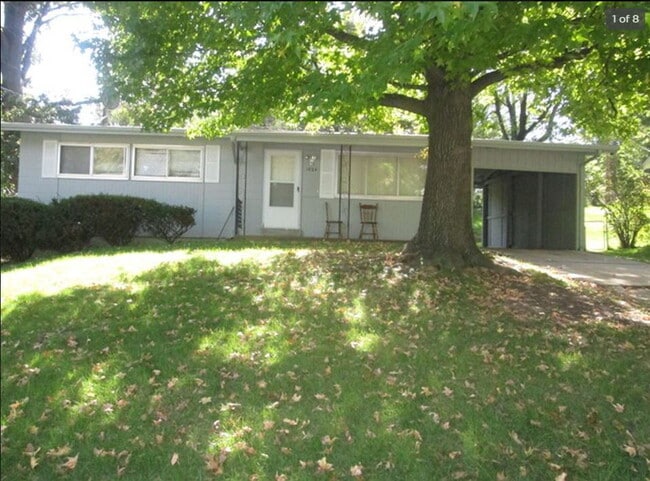 Charming Updated 3-Bedroom Home with Fenced Yard & Modern Upgrades in Dellwood - Charming Updated 3-Bedroom Home with Fenced Yard & Modern Upgrades in Dellwood