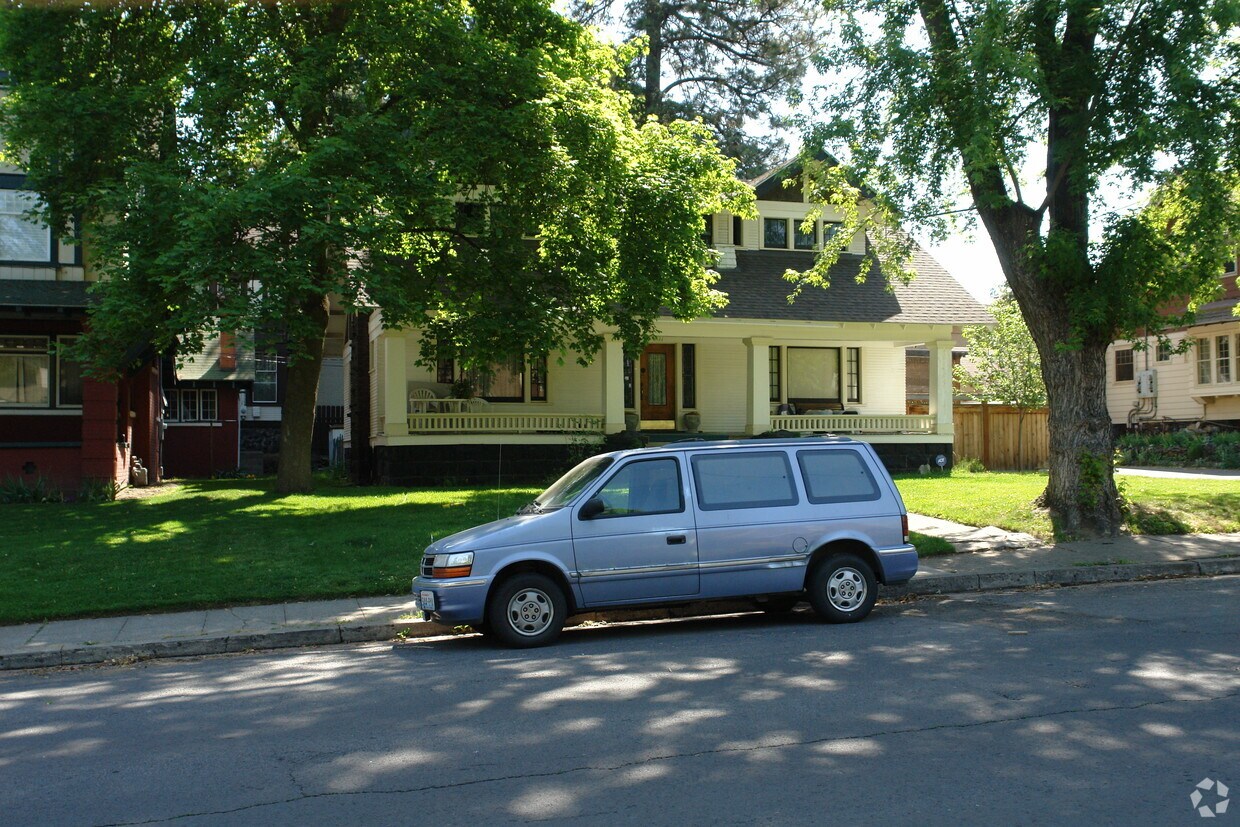Building Photo - 907 S Adams St