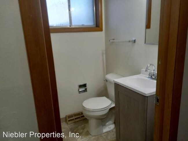 Building Photo - 2 br, 1.5 bath House - 650 Otter Avenue