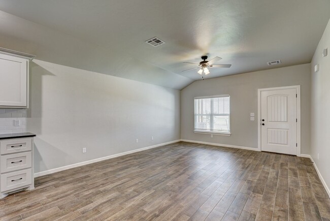Building Photo - 618 Juniper St.