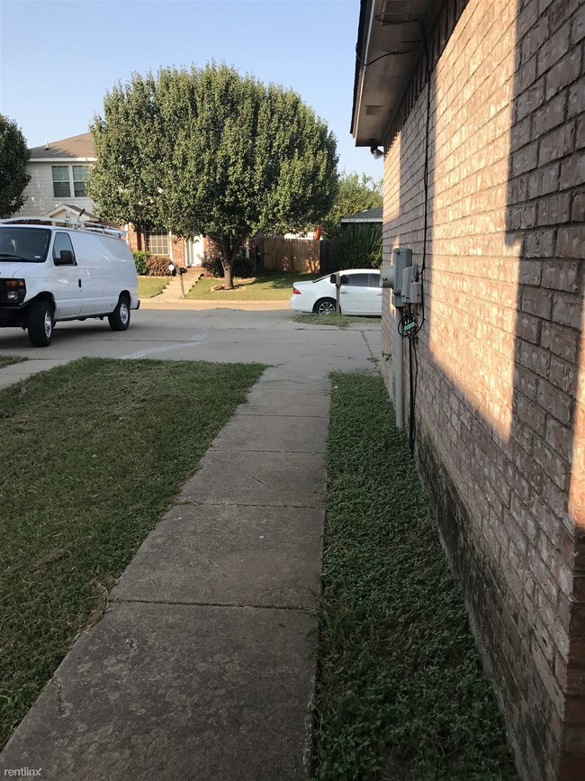 Building Photo - 5840 Tinsley Dr