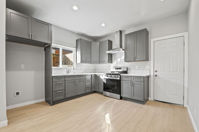 Showing Times: to schedule a viewing, please contact us - Showing Times: to schedule a viewing, please contact us House