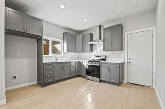 Building Photo - 1584 W Wakefield Ave