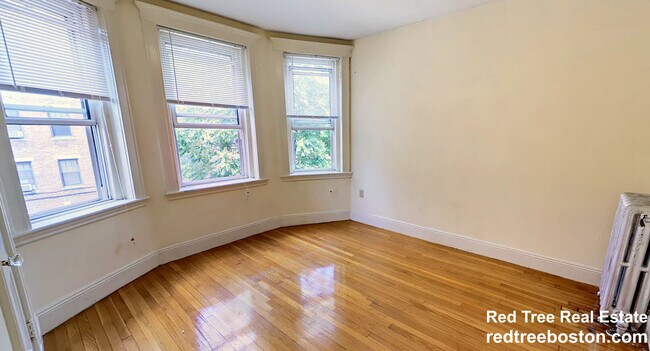 Building Photo - 131 Park Dr