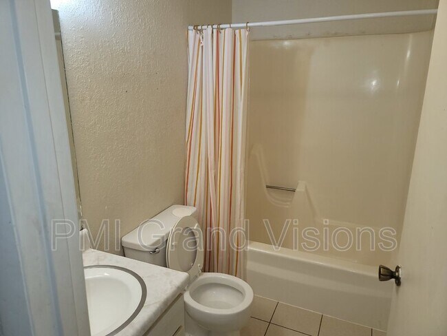 Building Photo - 1305 18th St