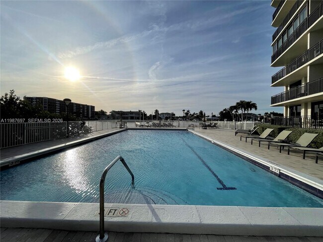 Foto del edificio - 3912 S Ocean Blvd