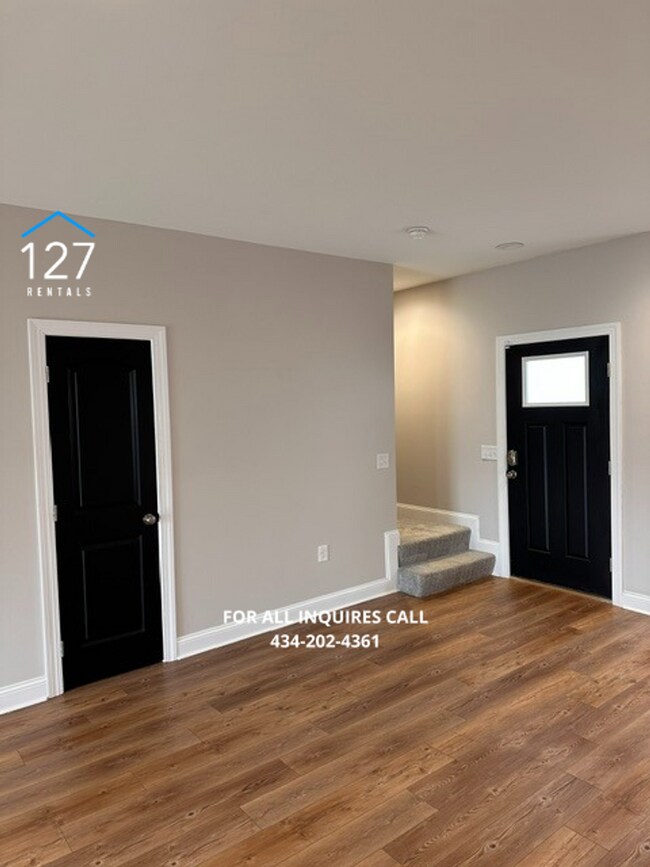 Building Photo - Modern 3-Bedroom Townhome in the Heart of ...