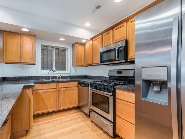 Foto del edificio - 6719 S Cornell Ave