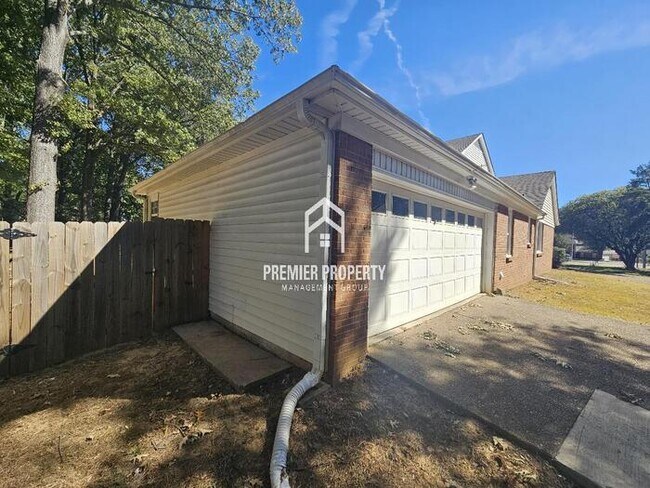 Building Photo - 2991 Leyland Cove