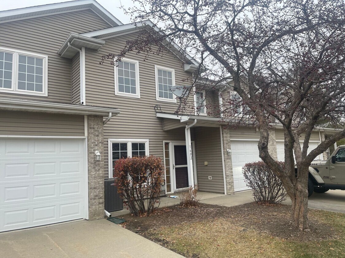 Awesome Townhome Close to West Glen!!! House Rental in West Des Moines, IA