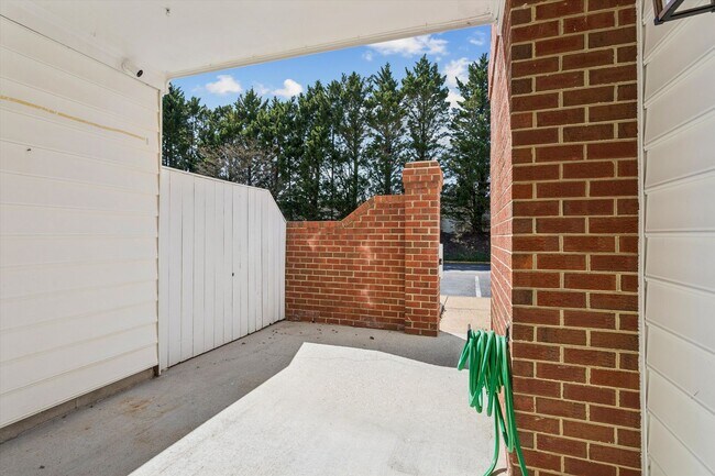 Foto del edificio - York County Condo Near NASA & Langley with Dual Suites + Sitting Area