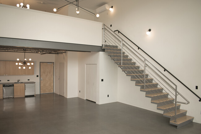 stair to mezzanine, laundry room closet, bathroom - 4438 SE Hawthorne Blvd