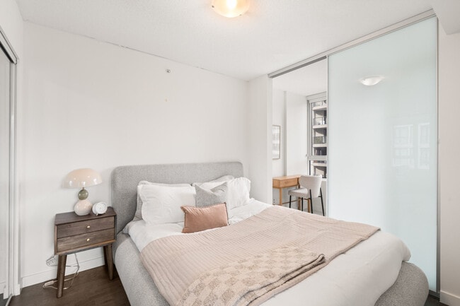 Building Photo - 1009 Harwood St