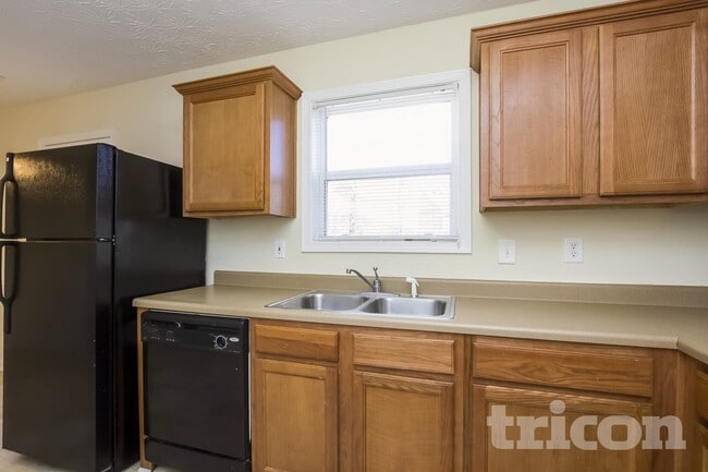 Building Photo - 1436 Little Creek Dr