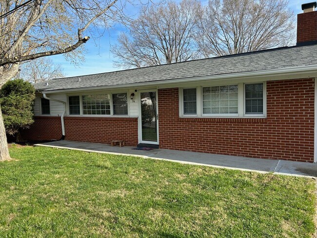 Foto del edificio - Weaverville - Clean and Tidy! Home Office,...
