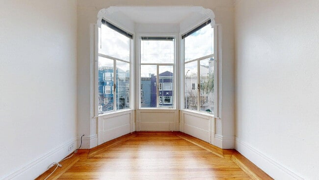 Foto del edificio - Bright Top-Floor 2BR / 1.5BA Apartment North of Panhandle & Next to Golden Gate Park