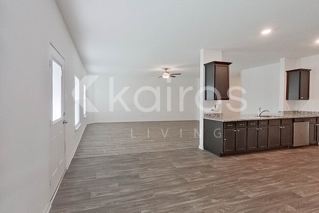 Building Photo - 962 Shady Brk