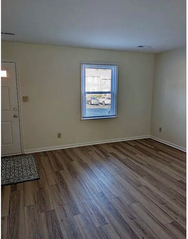 Foto del edificio - 131 Farrell Ln