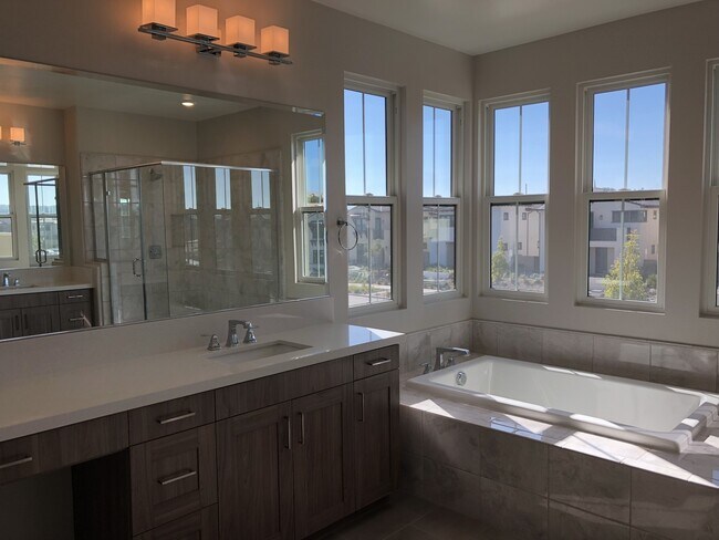 Foto del edificio - Stunning Plan 3 Home in Casavia at Pacific Highlands Ranch by Pardee Homes