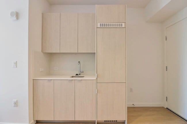 Building Photo - Concourse