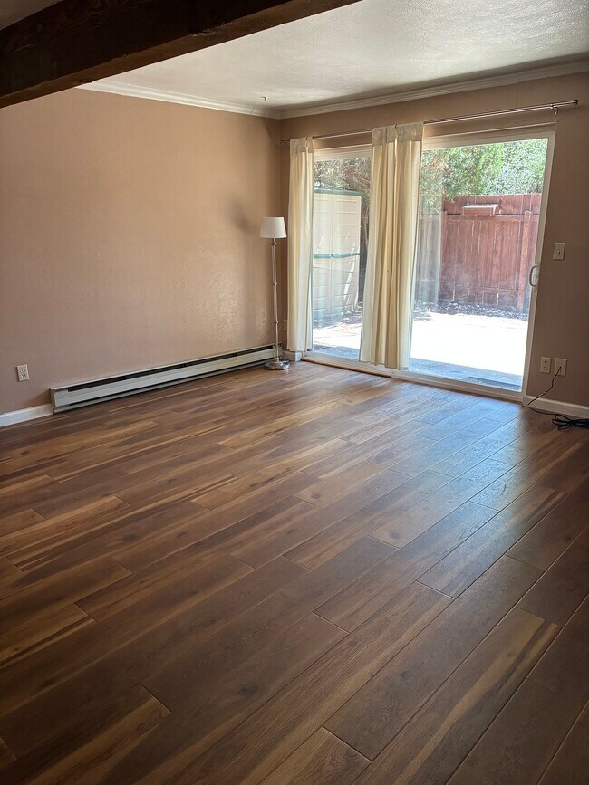 Foto del edificio - 2606 Juniper Ave