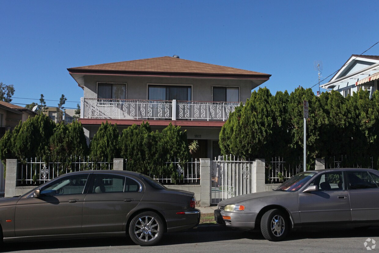 Foto del edificio - 1811 Alexandria Ave