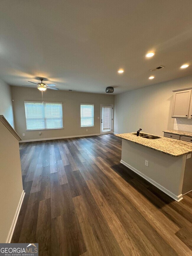 Foto del edificio - 1102 Creel Ln