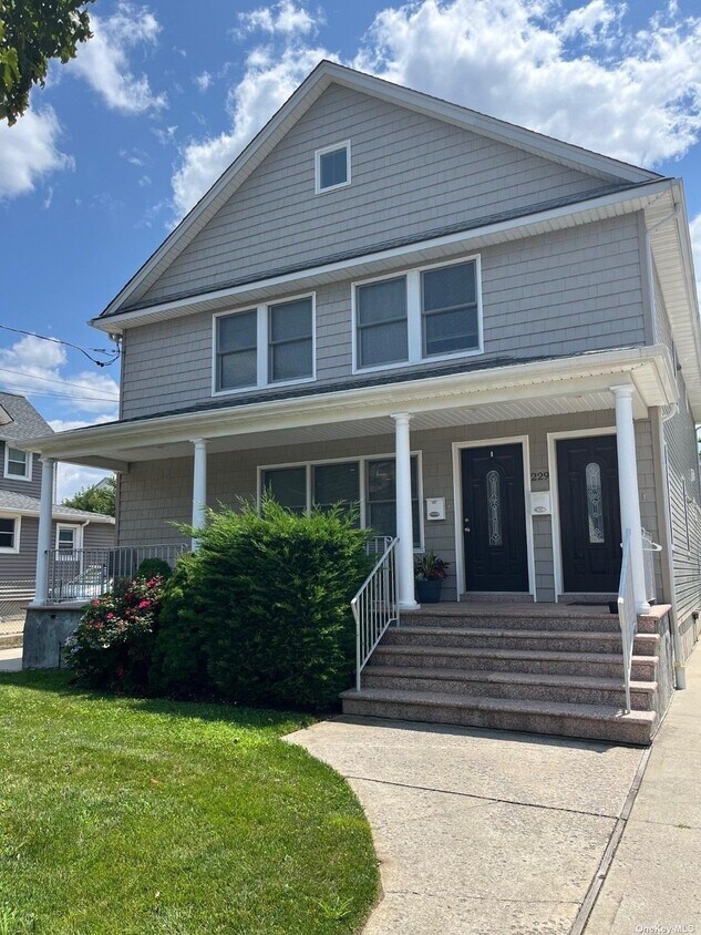 Foto principal - 229 Jackson Ave