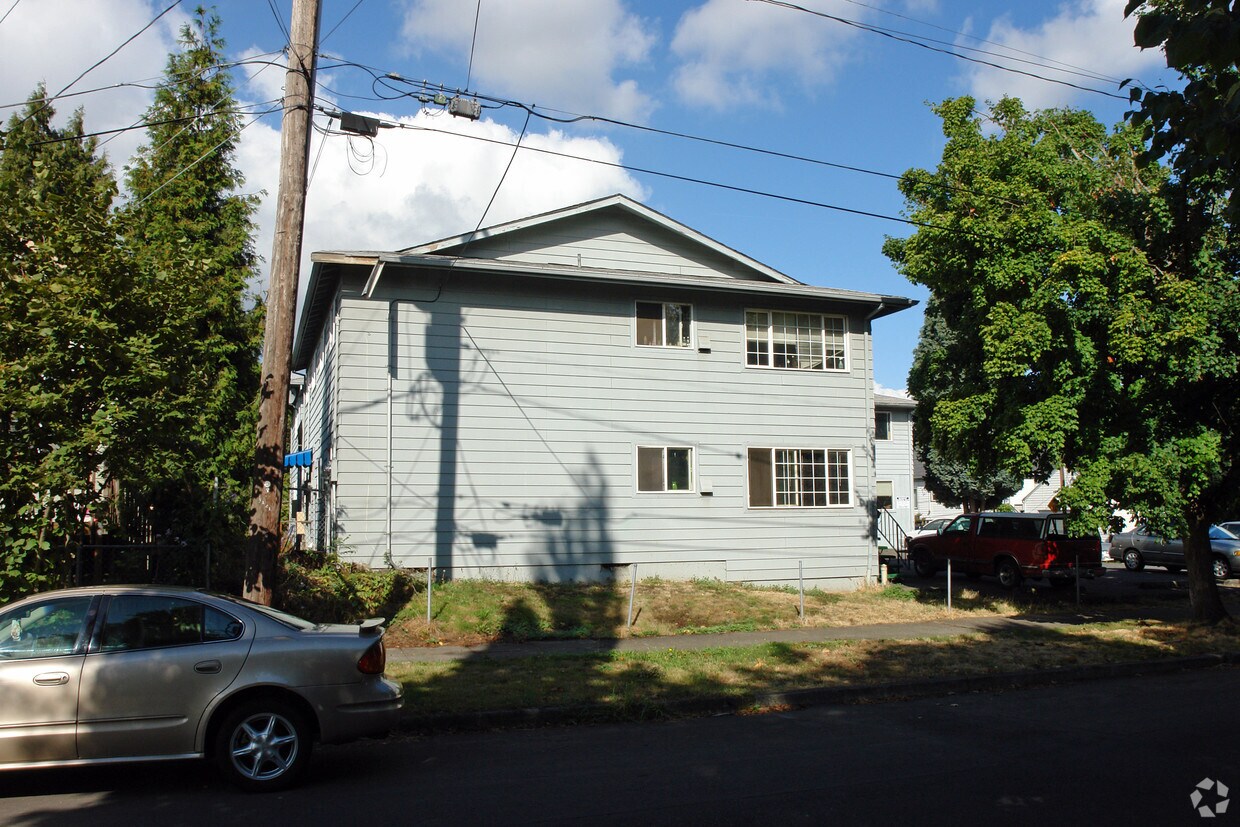 Building Photo - 1820-1838 SE Tibbetts St