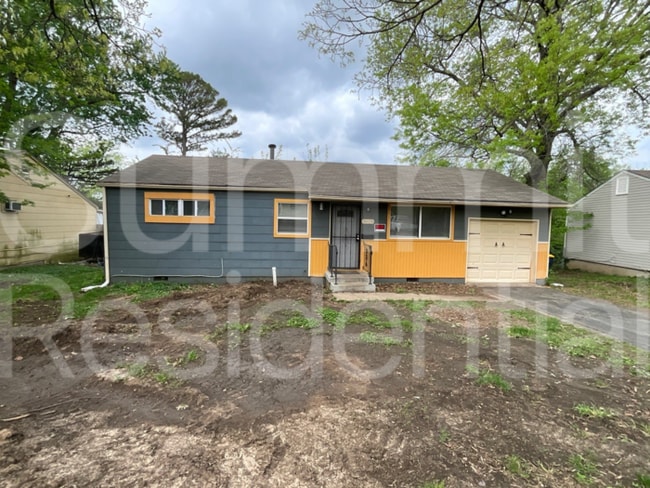 Building Photo - 8608 Crystal Ave
