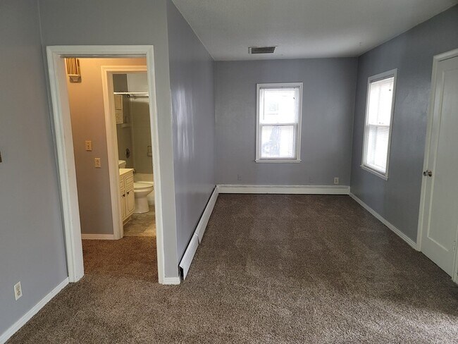 Building Photo - Three bedroom one 1/2 bathroom house