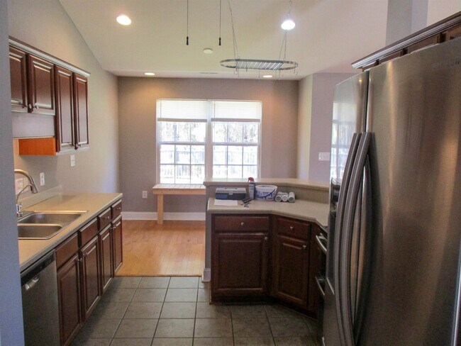 Building Photo - 2808 Blue Bell Ln