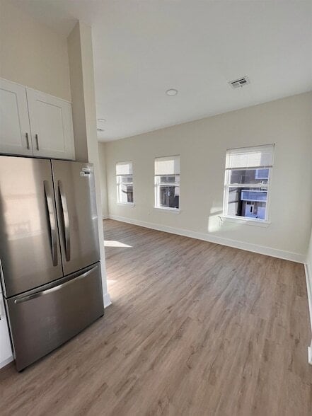 Photo - 70 69th St House