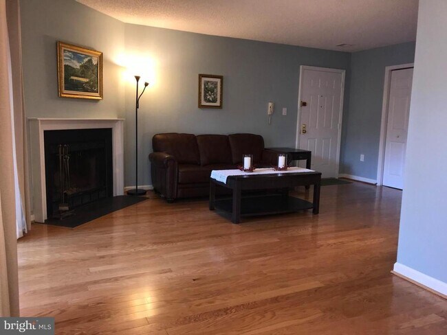 Building Photo - 7252 Glen Hollow Ct