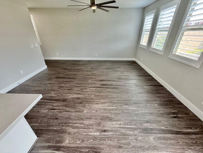 Foto del edificio - STUNNING 2 STORY HOME 3 BEDROOM/2.5 BATHROOM