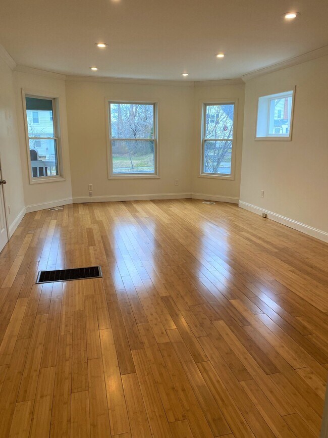 Foto del edificio - Modern and Spacious 2-Bedroom Rental in Wo...