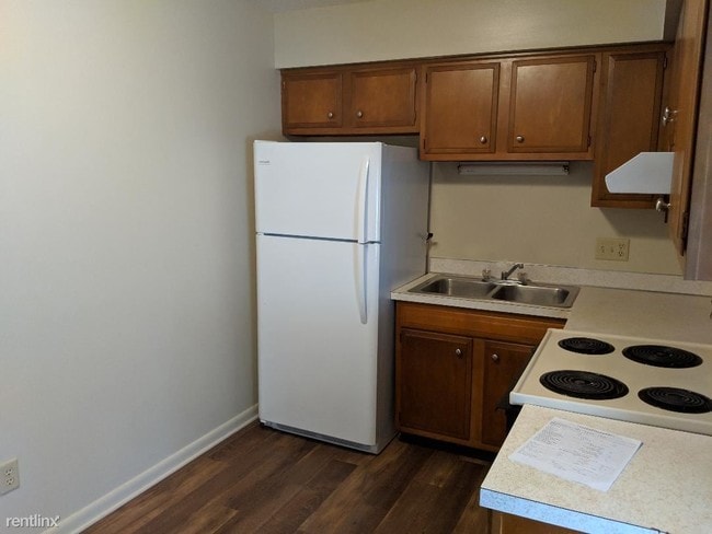 Building Photo - 2 br, 1 bath  - 3295 Ramond St Apt. #11