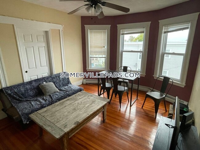 Building Photo - 49 Conwell Ave
